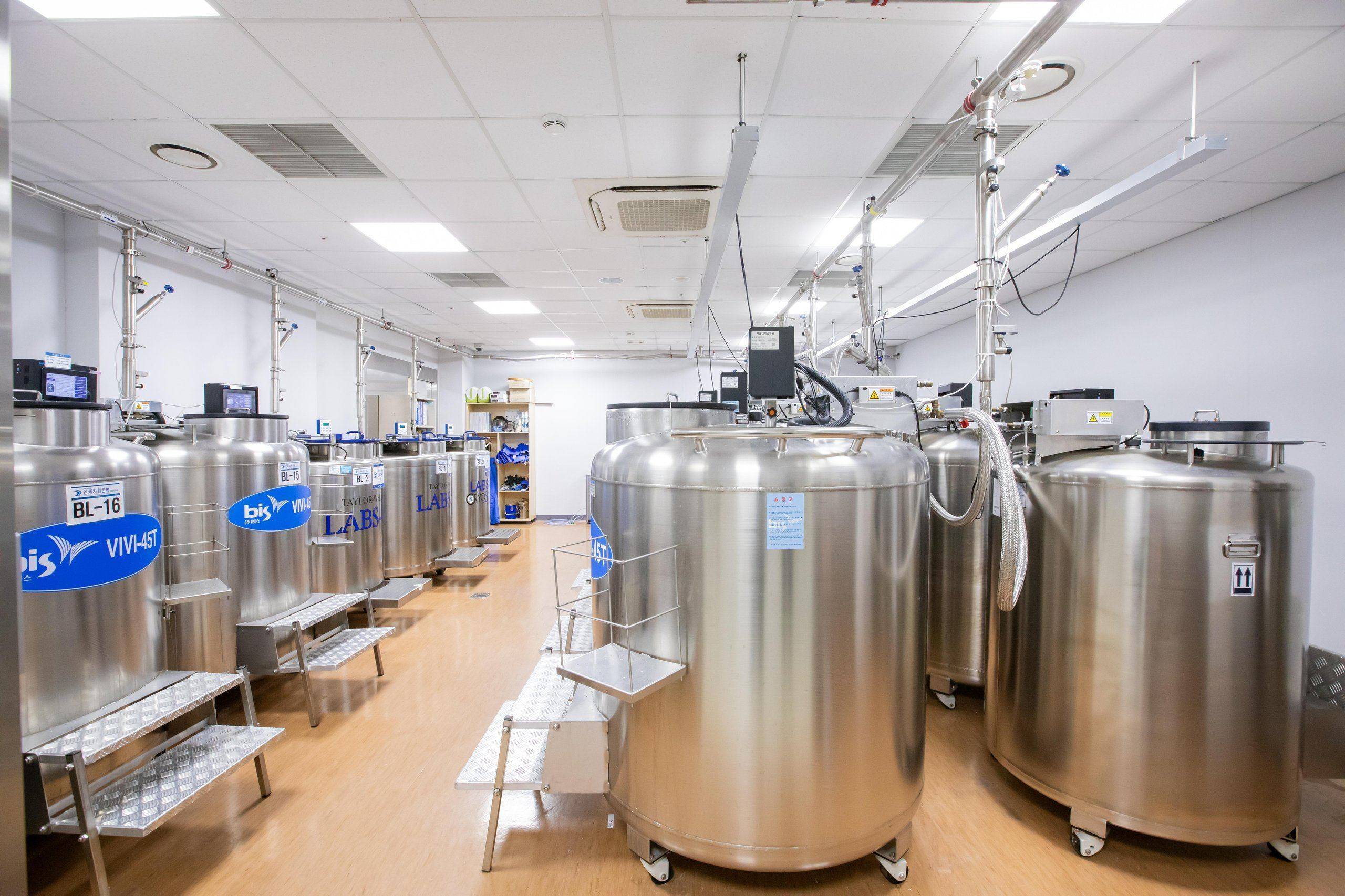 Liquid nitrogen freezer room storage facility